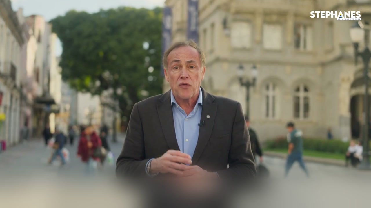 Stephanes fala na rua XV de Novembro, em Curitiba, no vídeo institucional da campanha
